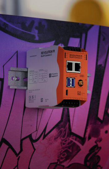 csm_revpi-connect-card_faad27c6e7